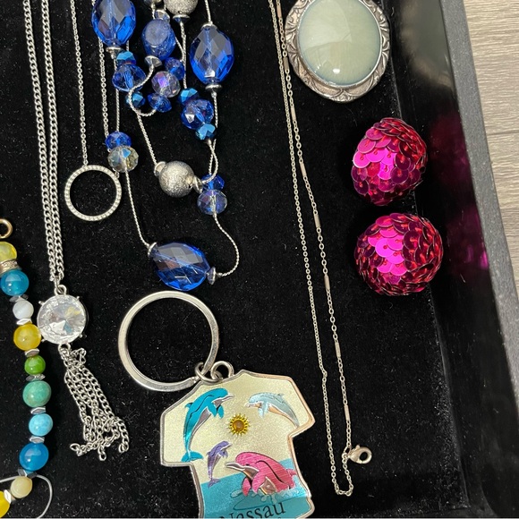 Mixed Costume Jewelry Bundle | Necklaces Bracelets Earrings Keychains Beaded Lot - Picture 5 of 6